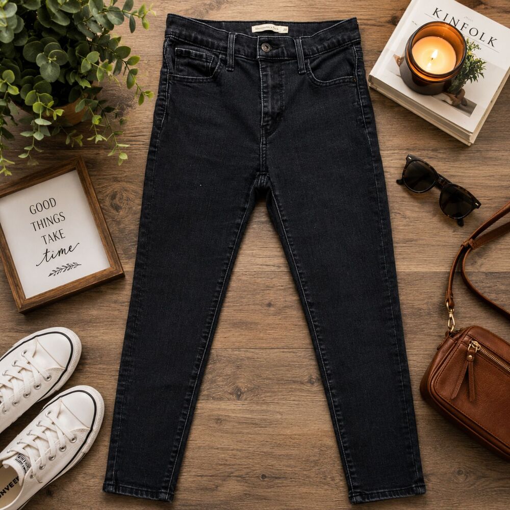 Levi's 720 High Rise Super Skinny Women's Jeans Black Label Size 28 (402)